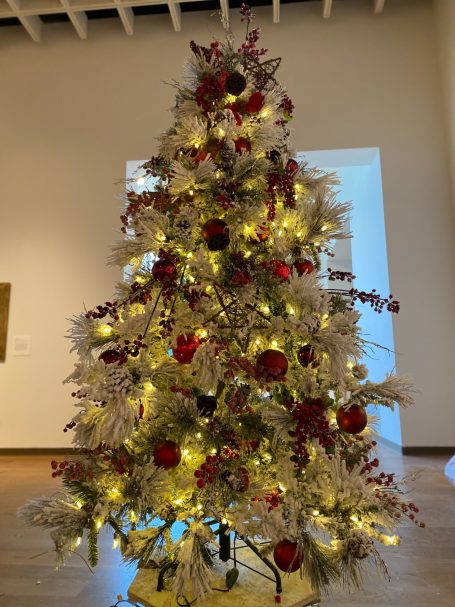 This heavily flocked pine adds a realistic touch to any home. Cut down after a snowy night it cones in with snow and berries 